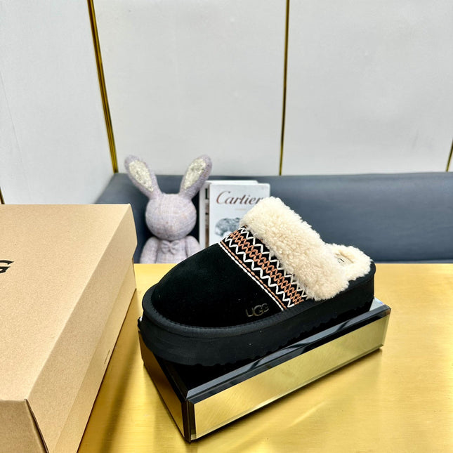 THICK-SOLED EMBROIDERED WARM FURRY CLOGS IN BLACK SUEDE AND SHEARLING