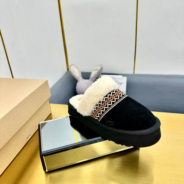 THICK-SOLED EMBROIDERED WARM FURRY CLOGS IN BLACK SUEDE AND SHEARLING