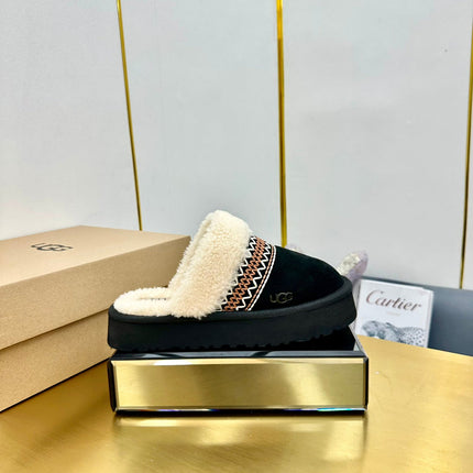 THICK-SOLED EMBROIDERED WARM FURRY CLOGS IN BLACK SUEDE AND SHEARLING