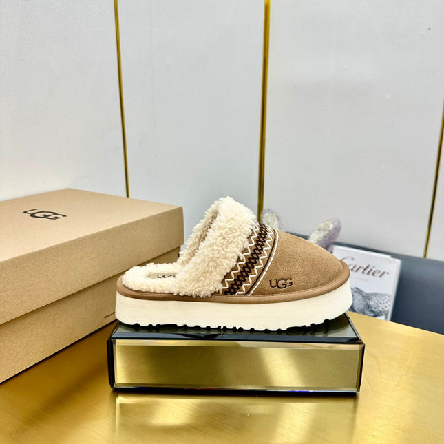 THICK-SOLED EMBROIDERED WARM FURRY CLOGS IN CAMEL BEIGE SUEDE AND SHEARLING