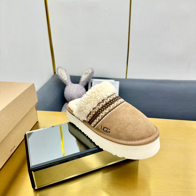 THICK-SOLED EMBROIDERED WARM FURRY CLOGS IN CAMEL BEIGE SUEDE AND SHEARLING