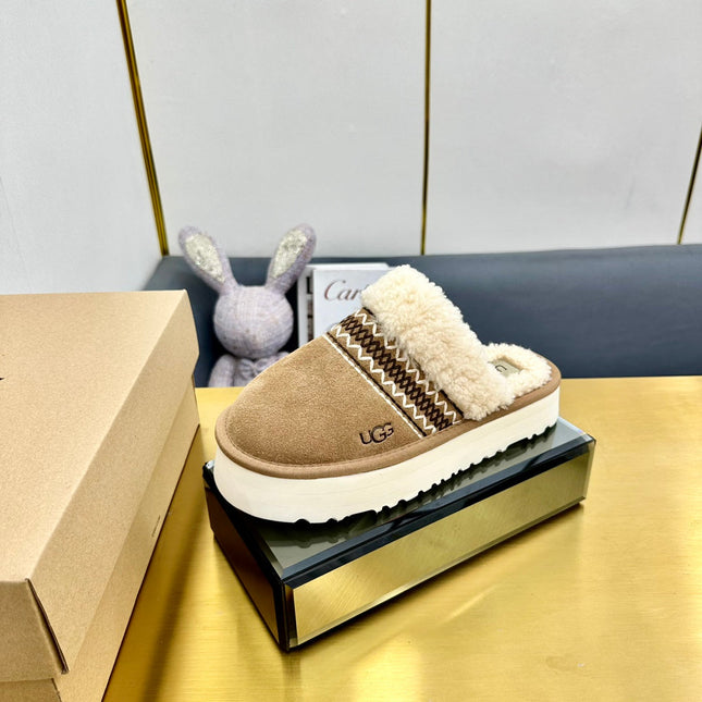 THICK-SOLED EMBROIDERED WARM FURRY CLOGS IN CAMEL BEIGE SUEDE AND SHEARLING