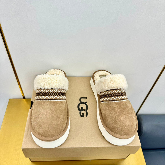 THICK-SOLED EMBROIDERED WARM FURRY CLOGS IN CAMEL BEIGE SUEDE AND SHEARLING