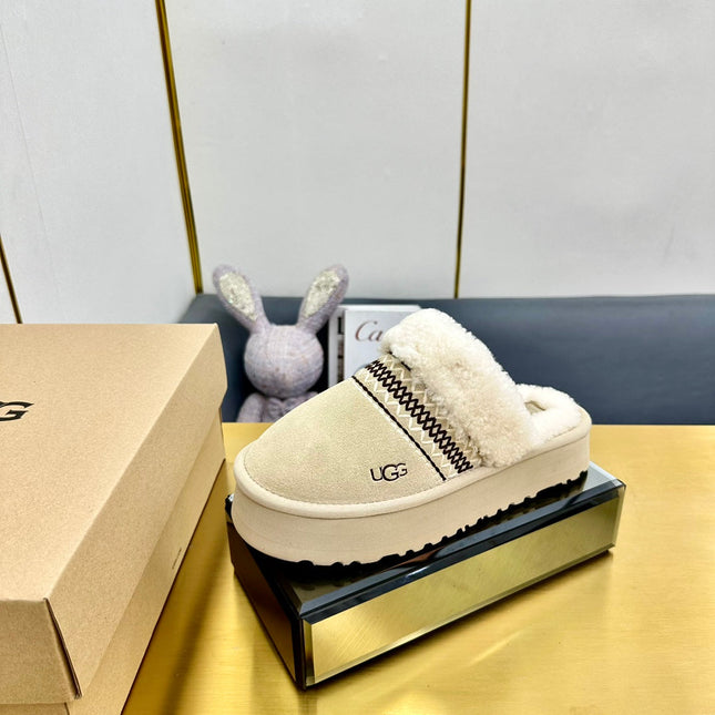 THICK-SOLED EMBROIDERED WARM FURRY CLOGS IN IVORY TAN SUEDE AND SHEARLING