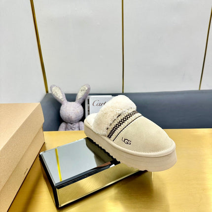 THICK-SOLED EMBROIDERED WARM FURRY CLOGS IN IVORY TAN SUEDE AND SHEARLING