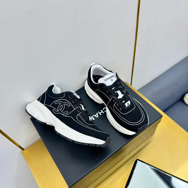 SNEAKER IN BLACK MIX WHITE BREATHABLE FABRIC