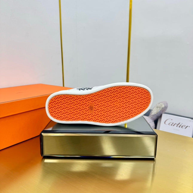 FREE SNEAKER IN WHITE CALFSKIN AND "H EN BIAIS" BLACK CANVAS