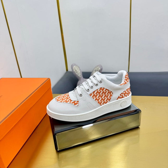 FREE SNEAKER IN WHITE CALFSKIN AND "H EN BIAIS" ORANGE CANVAS