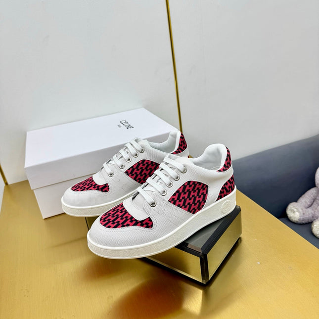 FREE SNEAKER IN WHITE CALFSKIN AND "H EN BIAIS" RED CANVAS.
