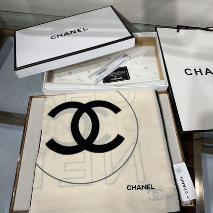 CHANEL 25S SCARF 140 IN SILK 732177