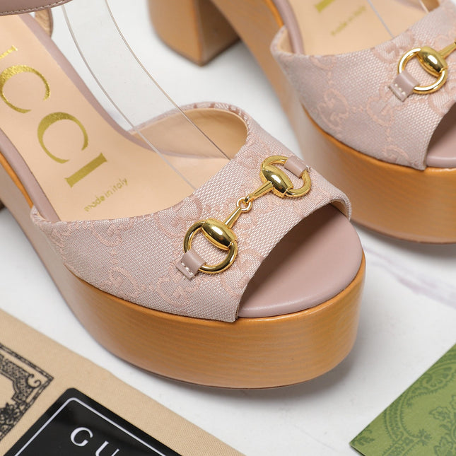 GG HORSEBIT WEDGE SANDAL IN LIGHT BEIGE MONOGRAM JACQUARD FABRIC AND SHEEPSKIN LINING