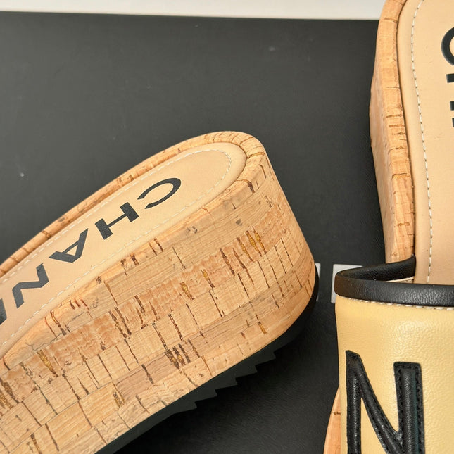 THICK SOLE LETTER SLIPPERS IN DARK CREAM SHEEPSKIN