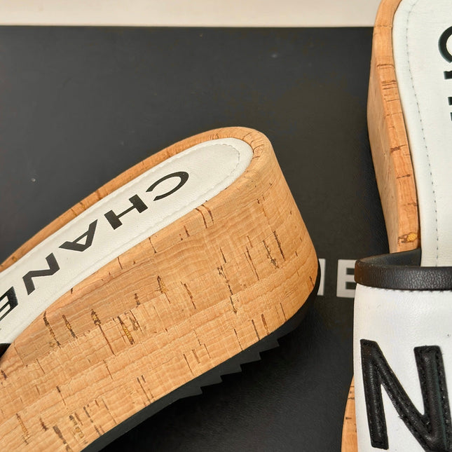 THICK SOLE LETTER SLIPPERS IN WHITE SHEEPSKIN