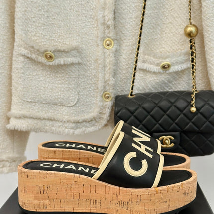 THICK SOLE LETTER SLIPPERS IN BLACK SHEEPSKIN