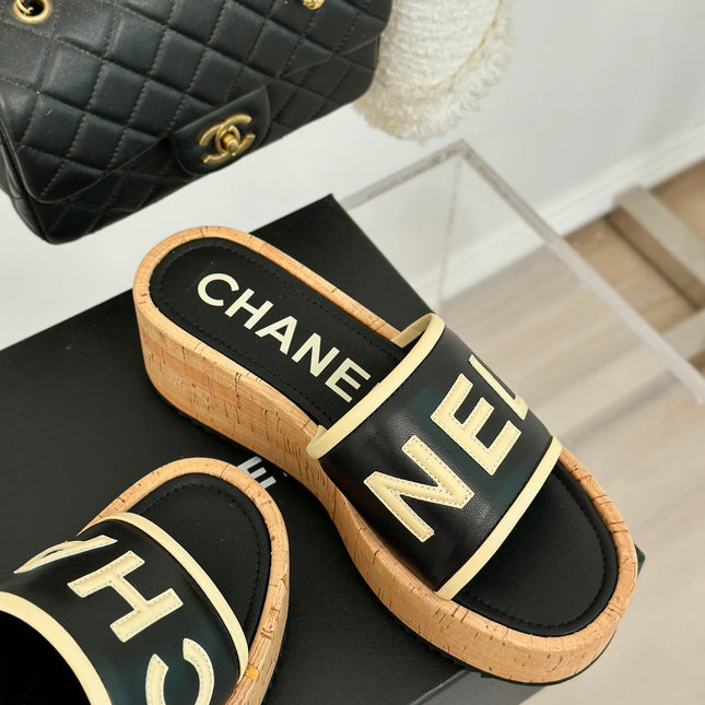 THICK SOLE LETTER SLIPPERS IN BLACK SHEEPSKIN