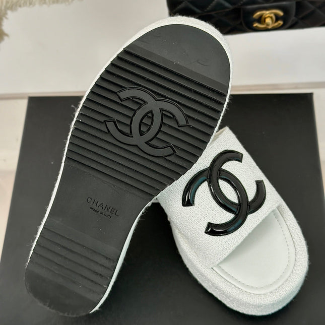 CLASSIC SLIPPERS THICK SOLE IN WHITE TWEED