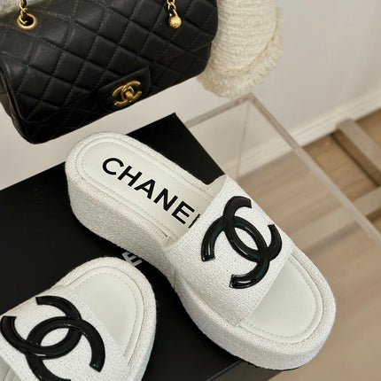 CLASSIC SLIPPERS THICK SOLE IN WHITE TWEED