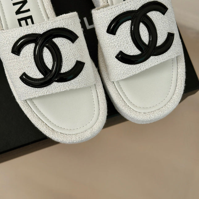 CLASSIC SLIPPERS THICK SOLE IN WHITE TWEED