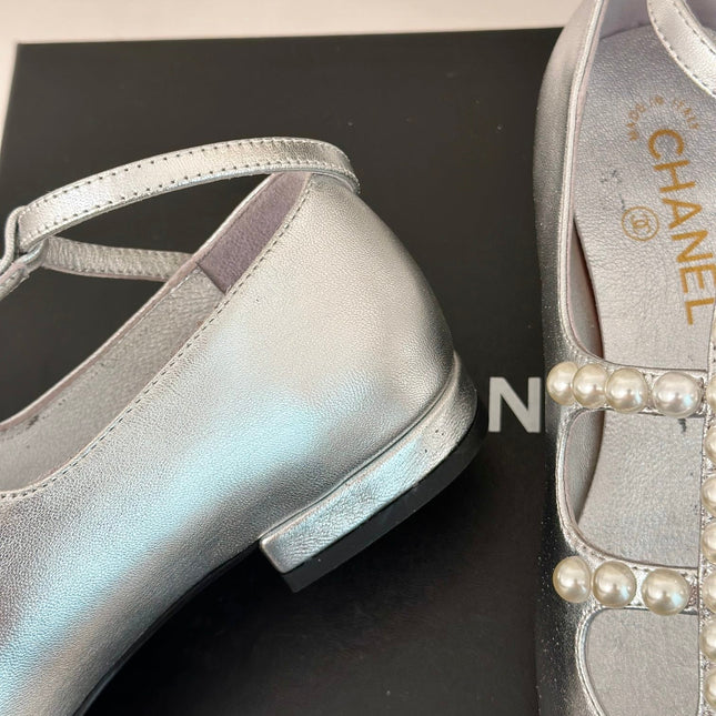 MARY JANES SHOES SILVER GOATSKIN WITH FAUX PEARL