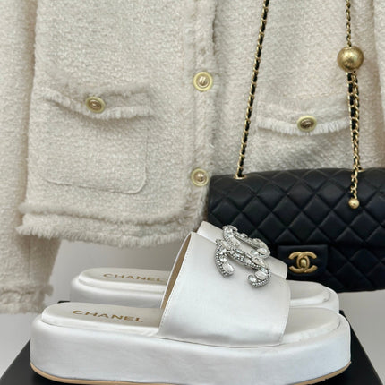 SLIPPERS THICK SOLE IN WHITE SATIN