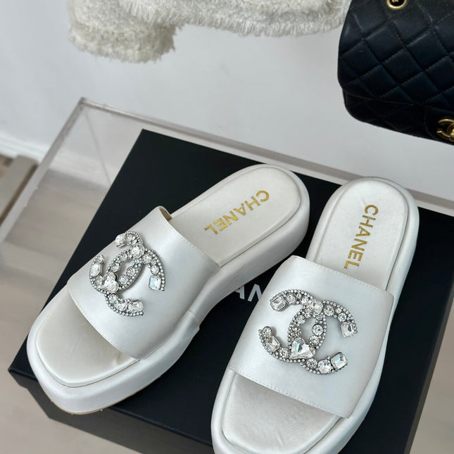 SLIPPERS THICK SOLE IN WHITE SATIN