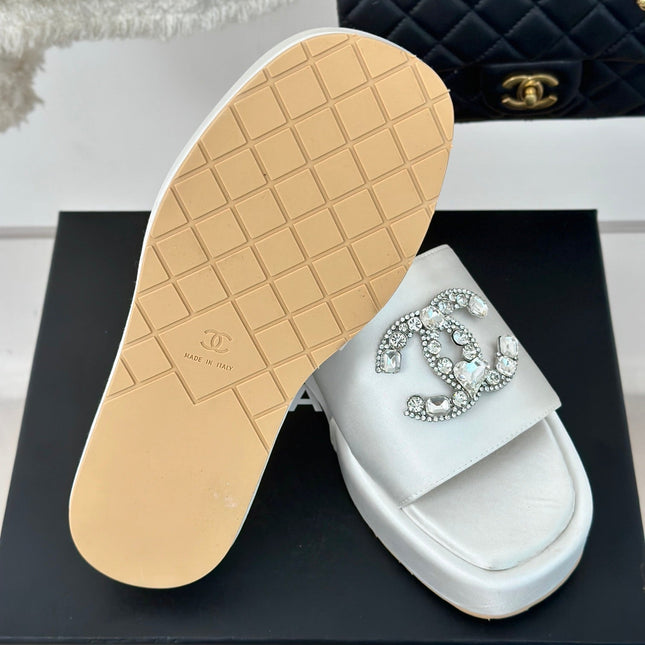 SLIPPERS THICK SOLE IN WHITE SATIN
