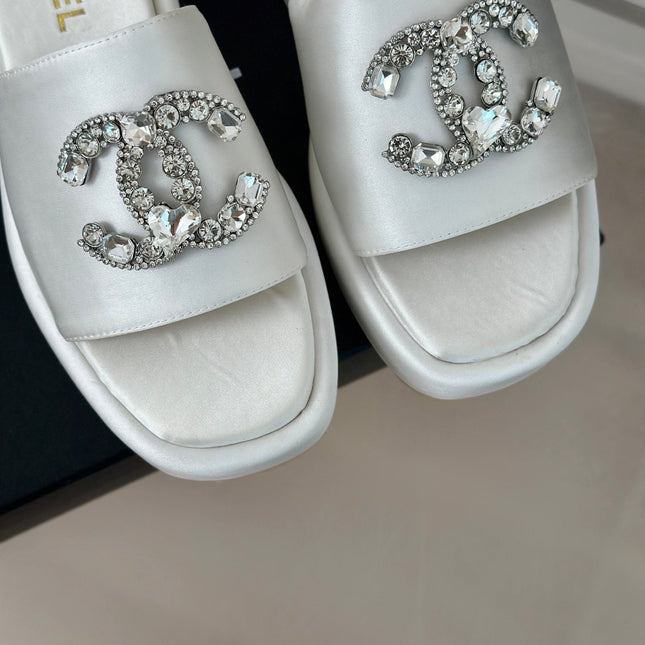 SLIPPERS THICK SOLE IN WHITE SATIN