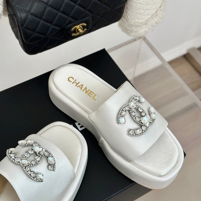 SLIPPERS THICK SOLE IN WHITE SATIN