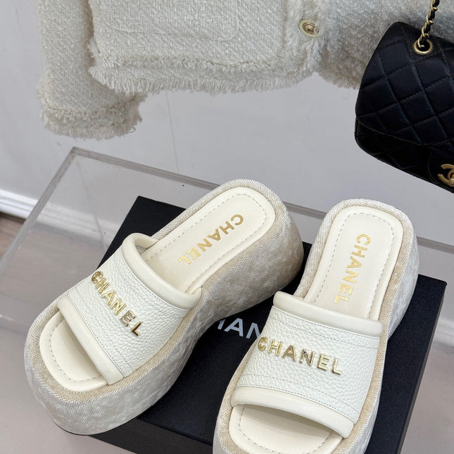 PLATFORM SLIPPERS IN WHITE LAMBSKIN