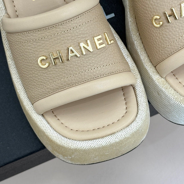 PLATFORM SLIPPERS IN CAMEL BEIGE LAMBSKIN