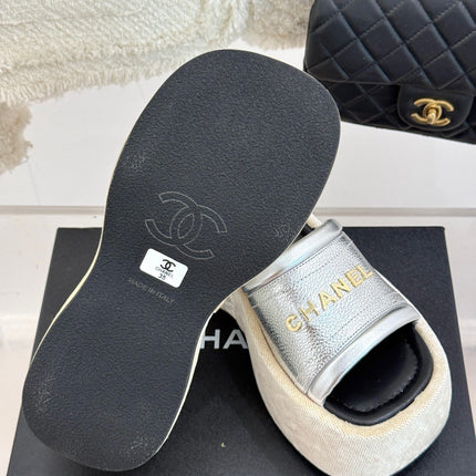 PLATFORM SLIPPERS IN SILVER LAMBSKIN