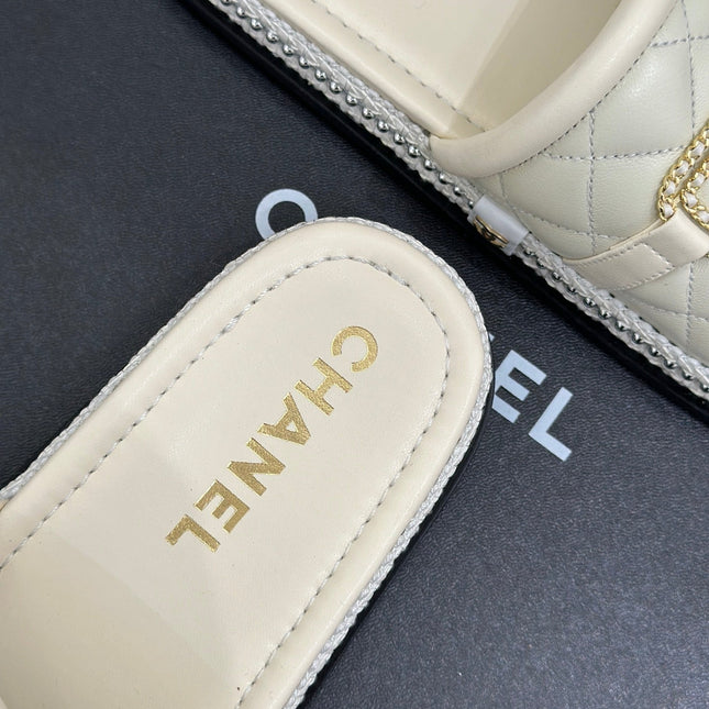 DIAMOND QUILTED CHAIN LAZY SLIPPERS IN WHITE LAMBSKIN