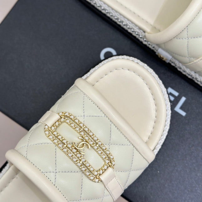 DIAMOND QUILTED CHAIN LAZY SLIPPERS IN WHITE LAMBSKIN