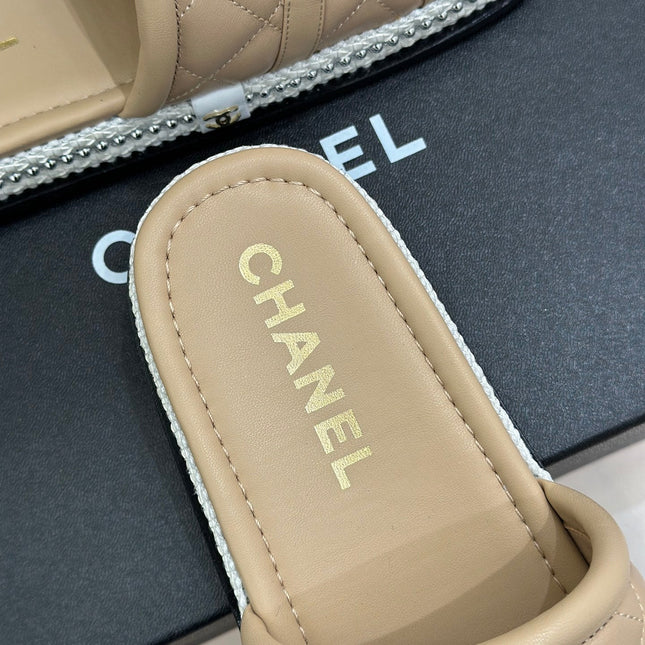 DIAMOND QUILTED CHAIN LAZY SLIPPERS IN BISQUE BEIGE LAMBSKIN