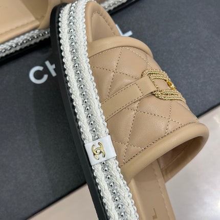 DIAMOND QUILTED CHAIN LAZY SLIPPERS IN BISQUE BEIGE LAMBSKIN