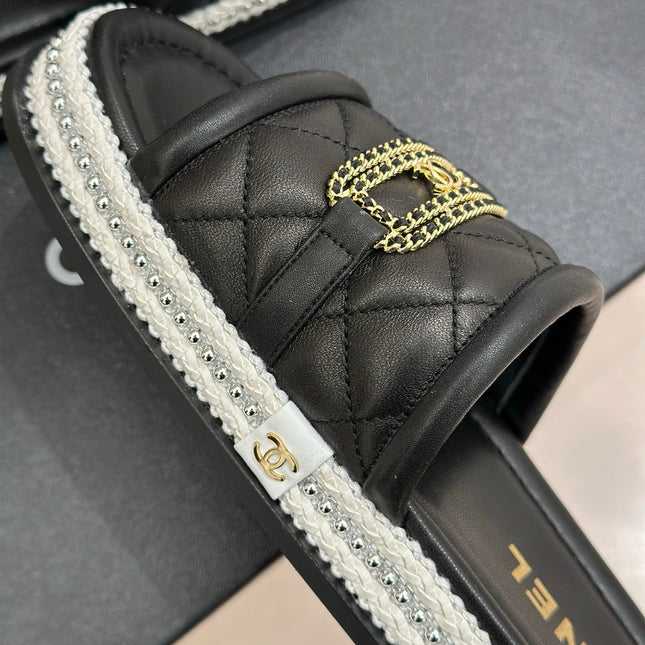 DIAMOND QUILTED CHAIN LAZY SLIPPERS IN BLACK LAMBSKIN