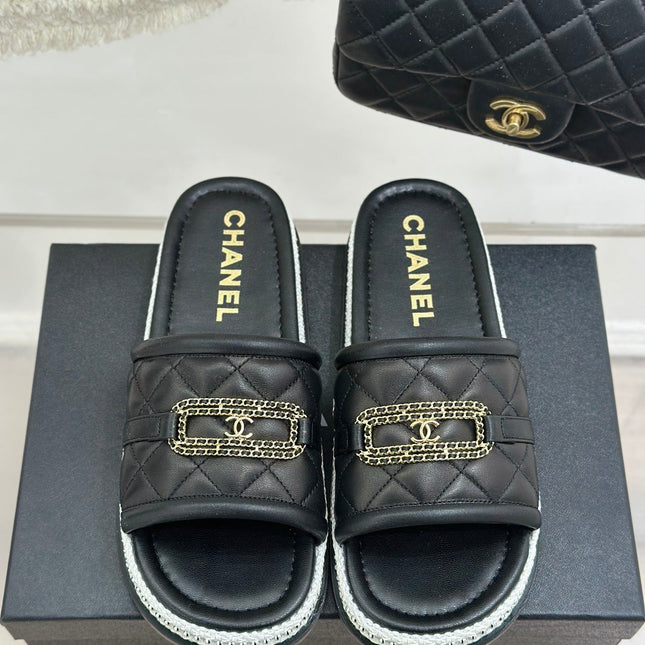 DIAMOND QUILTED CHAIN LAZY SLIPPERS IN BLACK LAMBSKIN