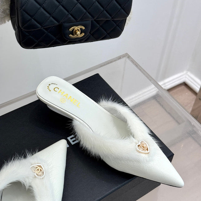 RABBIT FUR POINTED-TOE MULE IN WHITE LAMBSKIN