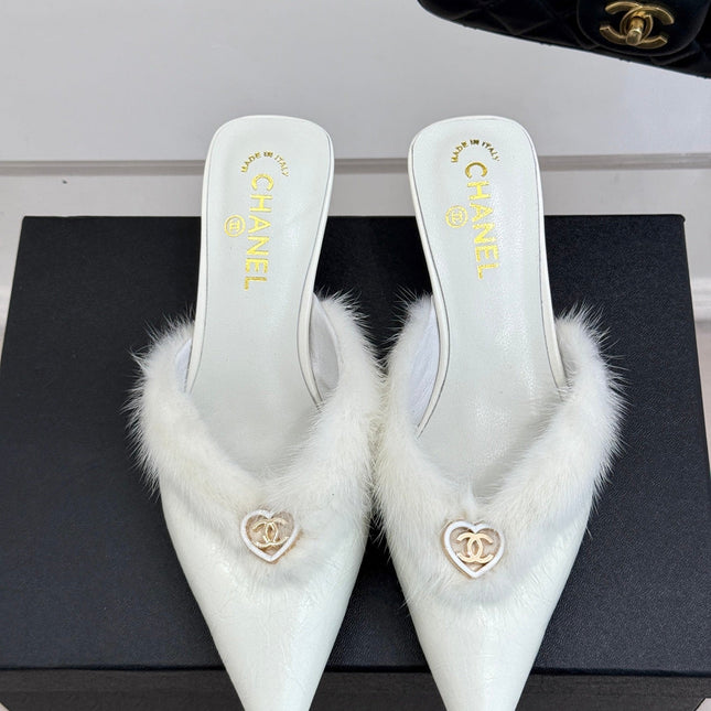 RABBIT FUR POINTED-TOE MULE IN WHITE LAMBSKIN