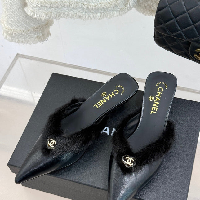 RABBIT FUR POINTED-TOE MULE IN BLACK LAMBSKIN