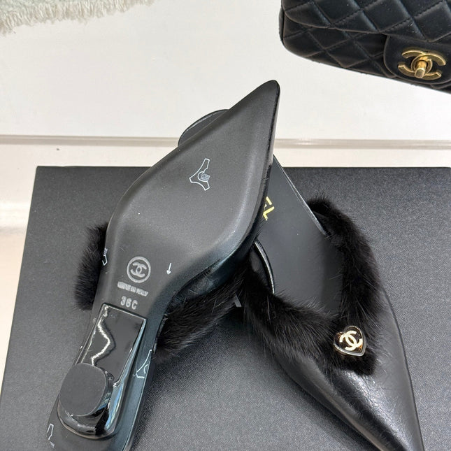 RABBIT FUR POINTED-TOE MULE IN BLACK LAMBSKIN