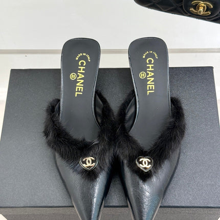RABBIT FUR POINTED-TOE MULE IN BLACK LAMBSKIN