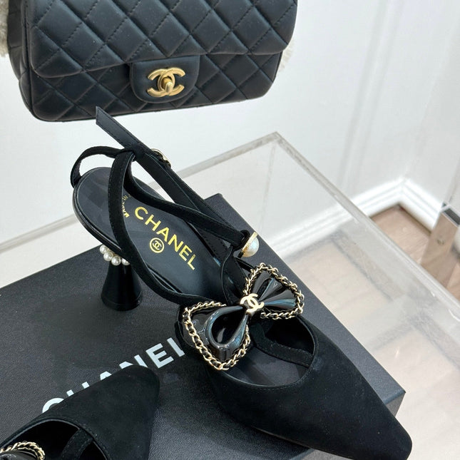 CHAIN BOW HIGH HEEL 8 CM SLINGBACKS IN BLACK SUEDE