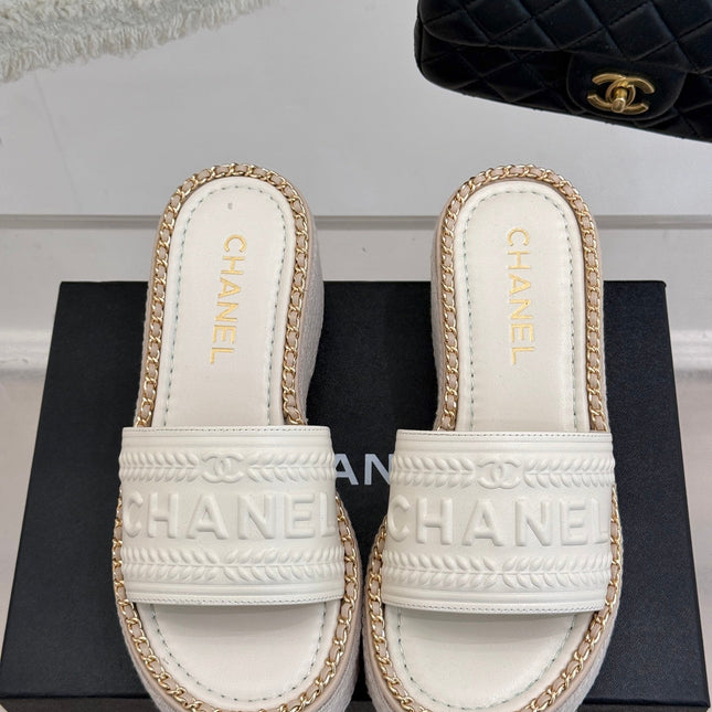 THICK SOLE WEDGE SLIPPERS IN WHITE CALFSKIN