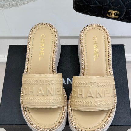 THICK SOLE WEDGE SLIPPERS IN BISQUE BEIGE CALFSKIN