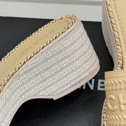 THICK SOLE WEDGE SLIPPERS IN BISQUE BEIGE CALFSKIN