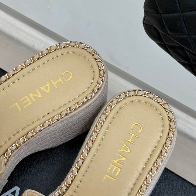 THICK SOLE WEDGE SLIPPERS IN BISQUE BEIGE CALFSKIN