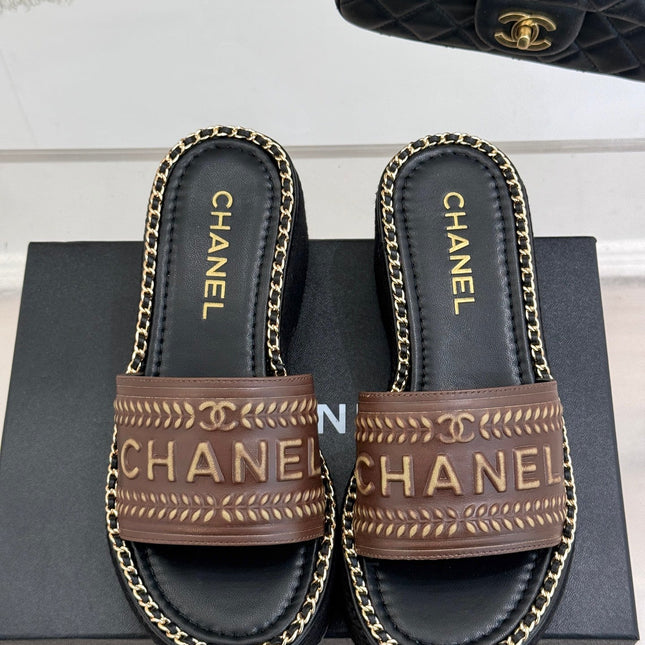 THICK SOLE WEDGE SLIPPERS IN CHOCOLATE BROWN CALFSKIN