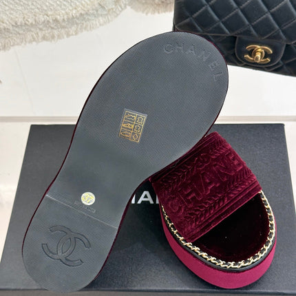 THICK SOLE WEDGE SLIPPERS IN MAROON RED VELVET