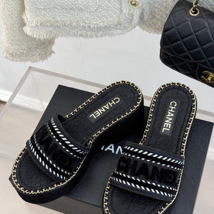 THICK SOLE WEDGE SLIPPERS IN BLACK DENIM FABRIC